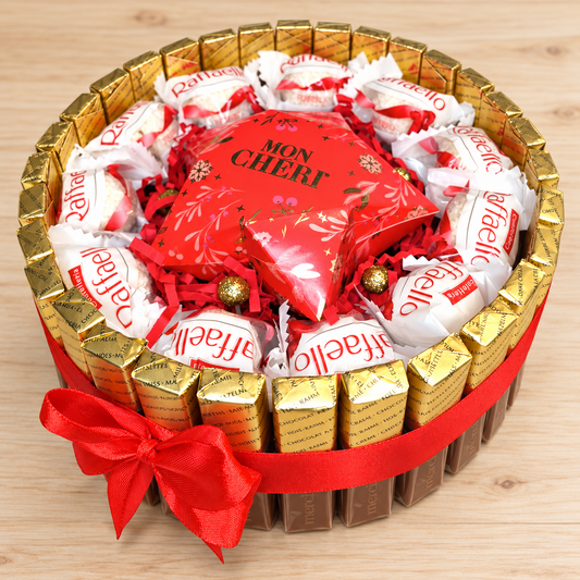 Weihnachtliche Süßigkeitentorte mit Merci, Raffaello und Mon Chéri-Stern