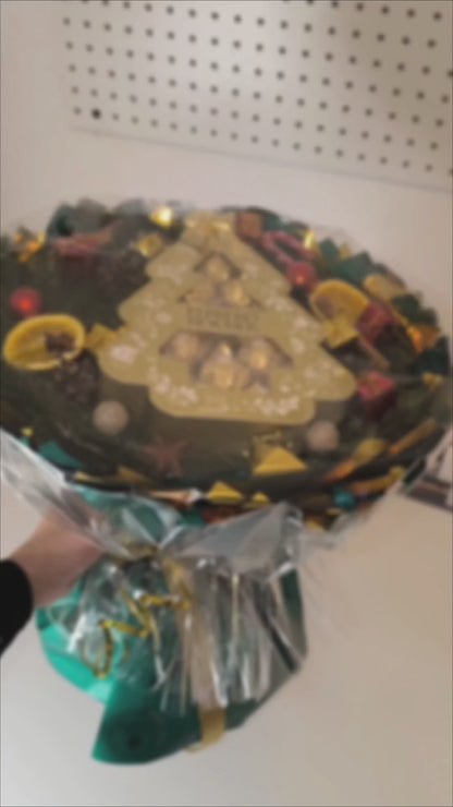 Christmas Ferrero Rocher enjoyment: Noble bouquet with Christmas tree chocolate, cinnamon &amp; oranges – perfect gift
