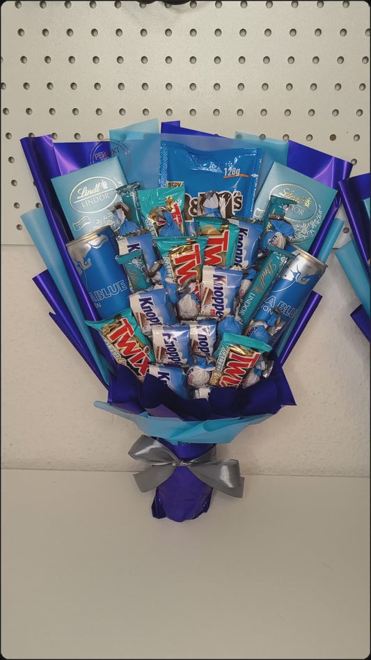 Schokoladenstrauß "Blaues Süßigkeiten-Bouquet" – Geschenkbox mit Twix, Knoppers, Lindt & Red Bull