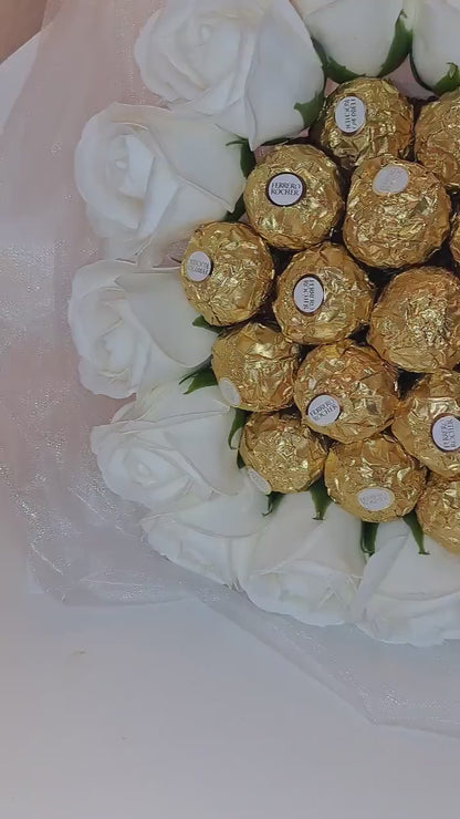 Exklusiver Brautstrauß in Weiß – Luxuriöse Ferrero Rocher Pralinen & Seifenrosen