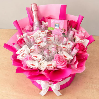 Luxus Geschenkbox mit Raffaello, Freixenet Rosé, Ritter Sport & Seifenrosen