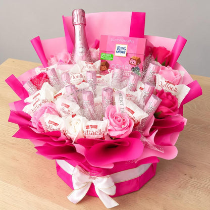 Luxus Geschenkbox mit Raffaello, Freixenet Rosé, Ritter Sport & Seifenrosen
