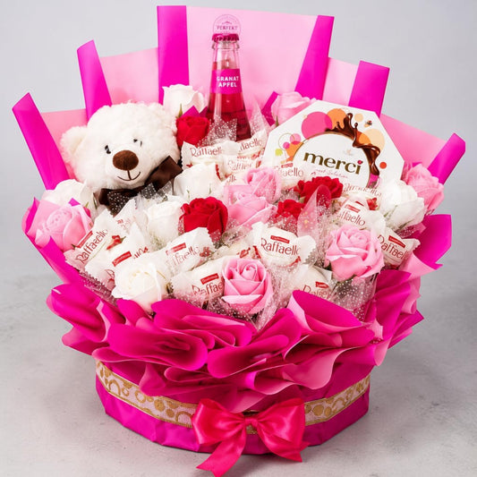 Luxury Geschenkbox Rosa mit Raffaello, Rotkäppchen Rosé, Teddybär & Merci Lovelies | Exklusive Geschenkbox für Frauen