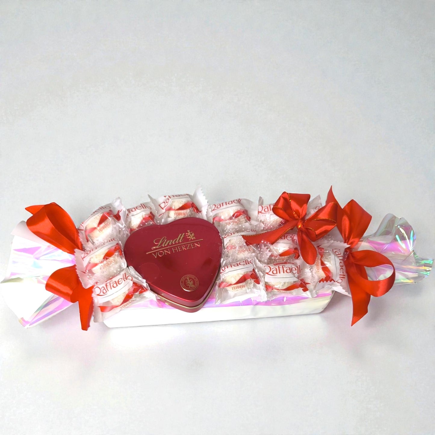 Bonbon Geschenk mit Raffaello & Lindt „Von Herzen”