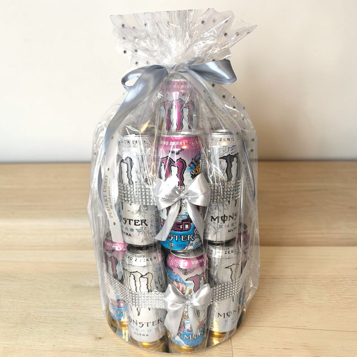 Energy Drink Tower mit Monster Ultra White und Viking Berry Geschenk Set – Energie Drink Geschenk Idee für Männer Geburtstag Party Überraschung