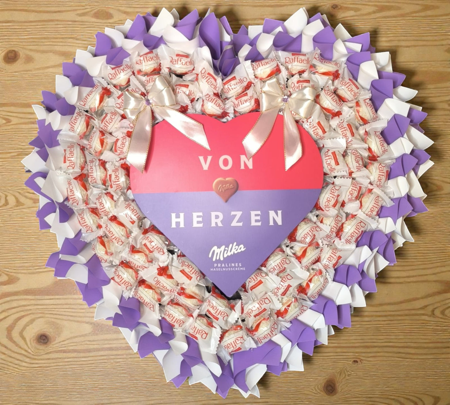 Raffaello Herz Strauss Deluxe XL mit Milka Pralinen – großer Süßigkeitenstrauss Herzform lila weiß Geschenk