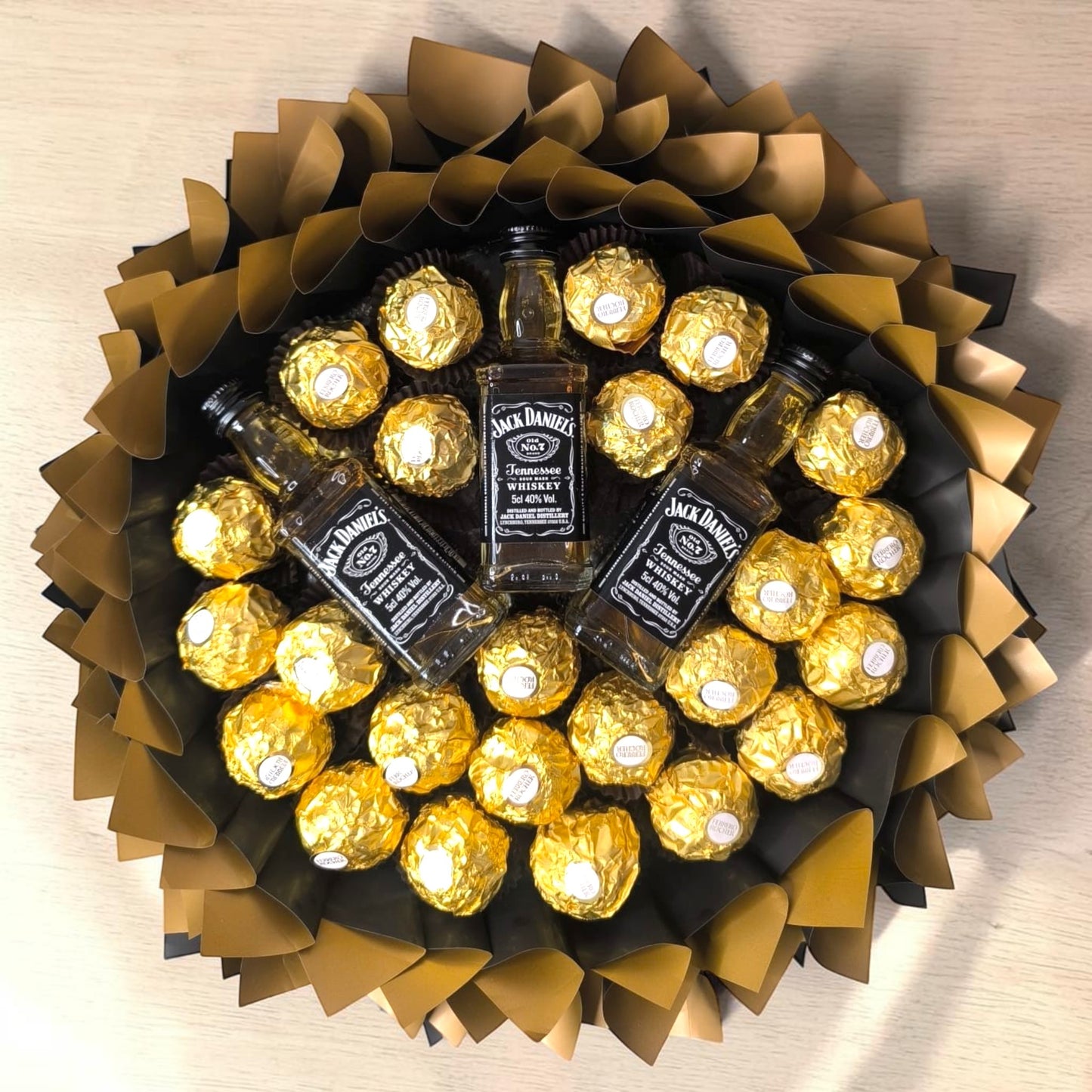 Artistic enjoyment – ​​exquisite bouquet of Jack Daniel's whisky &amp; Ferrero pralines