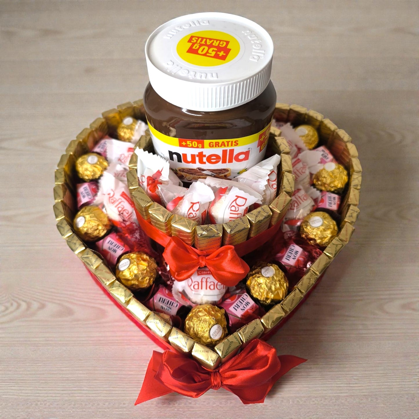 Nutella Herz Geschenkstrauß mit Ferrero Pralinen