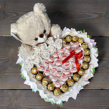 Herzförmiger Pralinenstrauß mit Teddybär – Raffaello & Ferrero Rocher als handgefertigte Geschenkidee