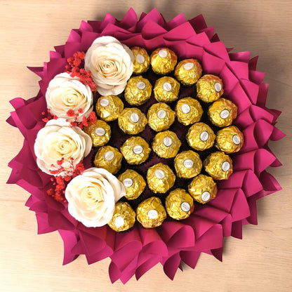 Ferrero Rocher Geschenk Strauss mit Vintage Seifenrosen – Süßer Pralinen Strauss Geschenkidee für Geburtstag, Valentinstag & Muttertag