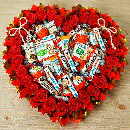 Deluxe XL Herz Pralinenstrauß mit Kinder Schokolade & roten Seifenrosen – Exklusives Geschenk