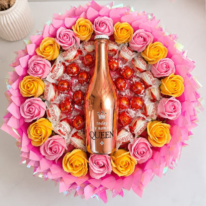 Geschenkstrauß mit Queen Wein, Raffaello und Lindor