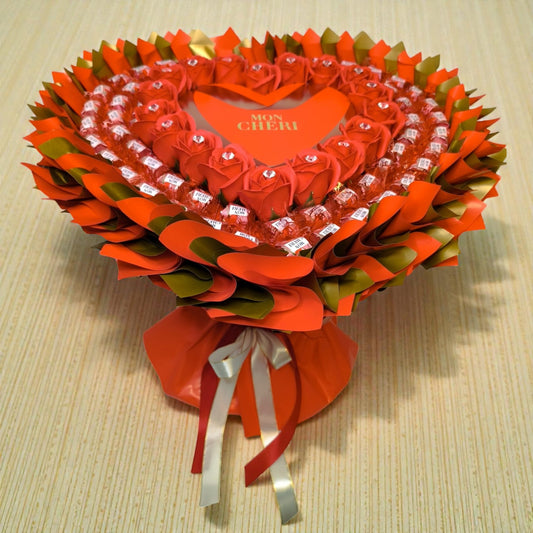 Mon Chéri Strauss XL Deluxe mit Seifenrosen – Essbarer Strauss mit Ferrero Mon Chéri Pralinen und Herzbox Geschenk