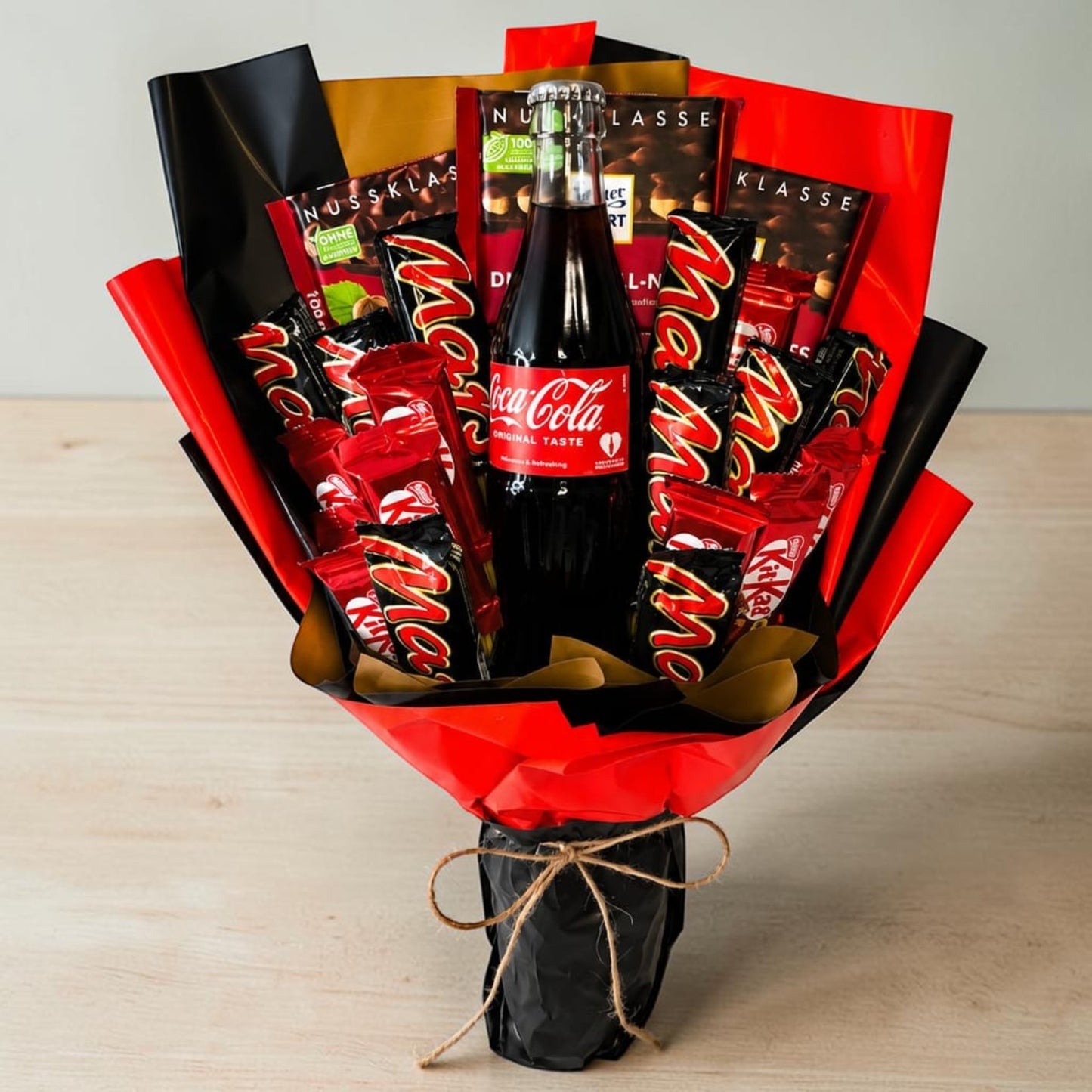 Coca Cola Strauss mit Mars und KitKat Geschenkstrauß