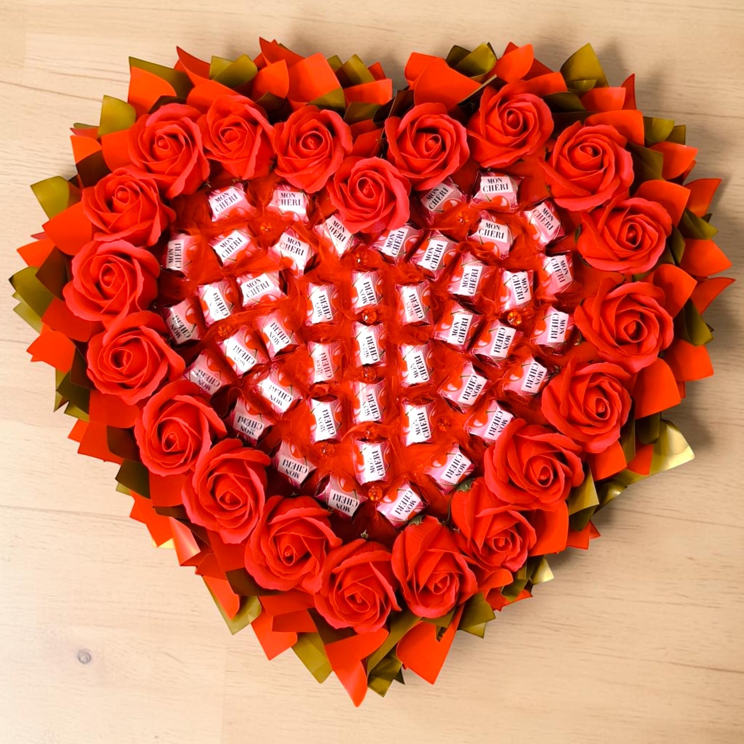 Hjerteformet pralinebuket "Cheri Love" – Eksklusiv gave med Mon Cheri praliner