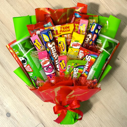 Süßigkeitenstrauß für Kinder – Geschenkstrauß mit Skittles, Hubba Bubba & Fritt, bunter Candy Strauß