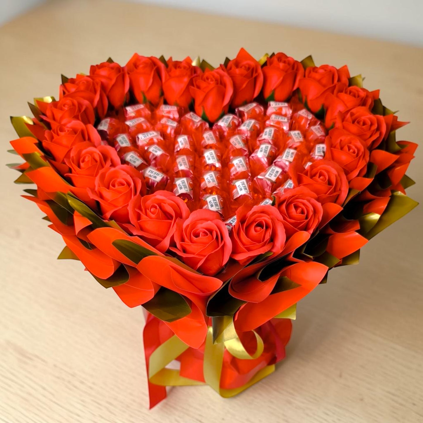 Hjerteformet pralinebuket "Cheri Love" – Eksklusiv gave med Mon Cheri praliner