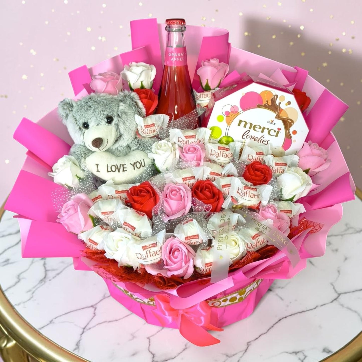 Luxury Geschenkbox Rosa mit Raffaello, Rotkäppchen Rosé, Teddybär & Merci Lovelies | Exklusive Geschenkbox für Frauen