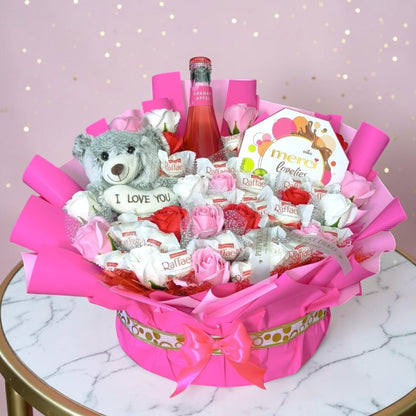 Luxury Geschenkbox Rosa mit Raffaello, Rotkäppchen Rosé, Teddybär & Merci Lovelies | Exklusive Geschenkbox für Frauen