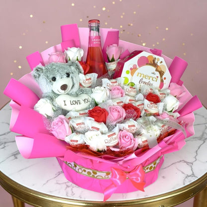 Luxury Geschenkbox Rosa mit Raffaello, Rotkäppchen Rosé, Teddybär & Merci Lovelies | Exklusive Geschenkbox für Frauen