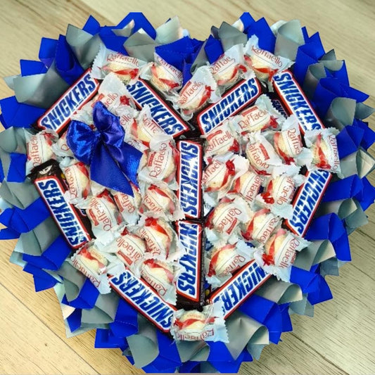 Snickers & Raffaello Herzstrauß – Süßer Geschenkstrauß in Herzform