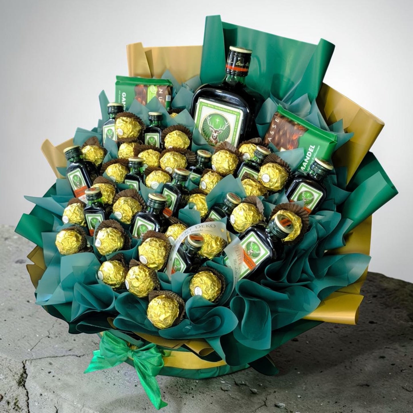 Jägermeister Luxus Box XL mit Ferrero Rocher & Ritter Sport