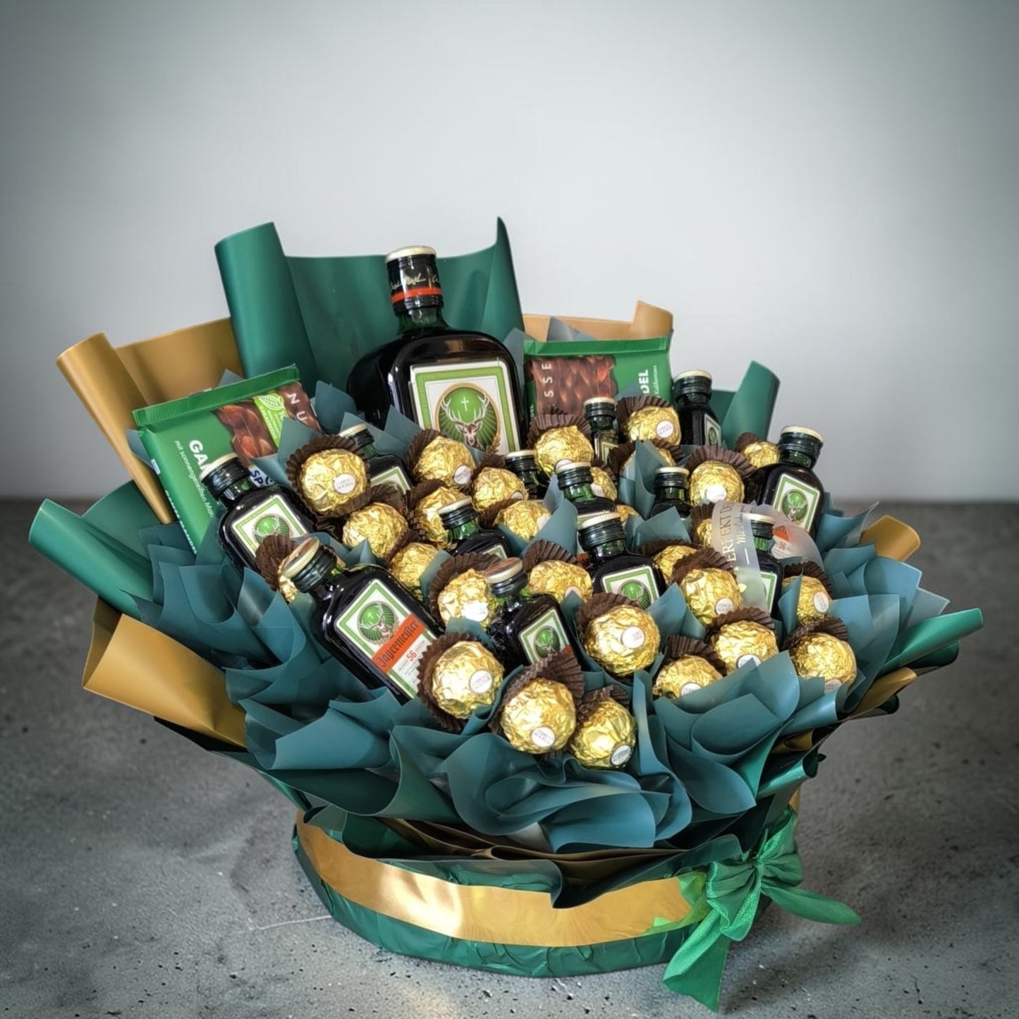 Jägermeister Luxus Box XL mit Ferrero Rocher & Ritter Sport