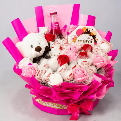 Luxury Geschenkbox Rosa mit Raffaello, Rotkäppchen Rosé, Teddybär & Merci Lovelies | Exklusive Geschenkbox für Frauen