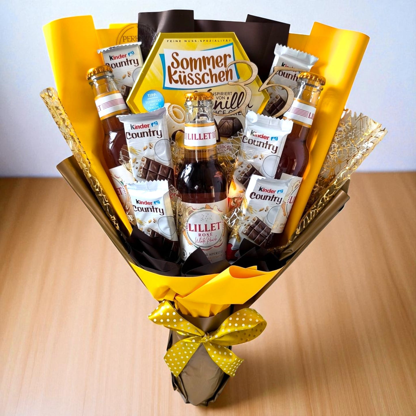 Lillet Rosé Geschenk-Bouquet mit Schokolade & Sommer Küsschen